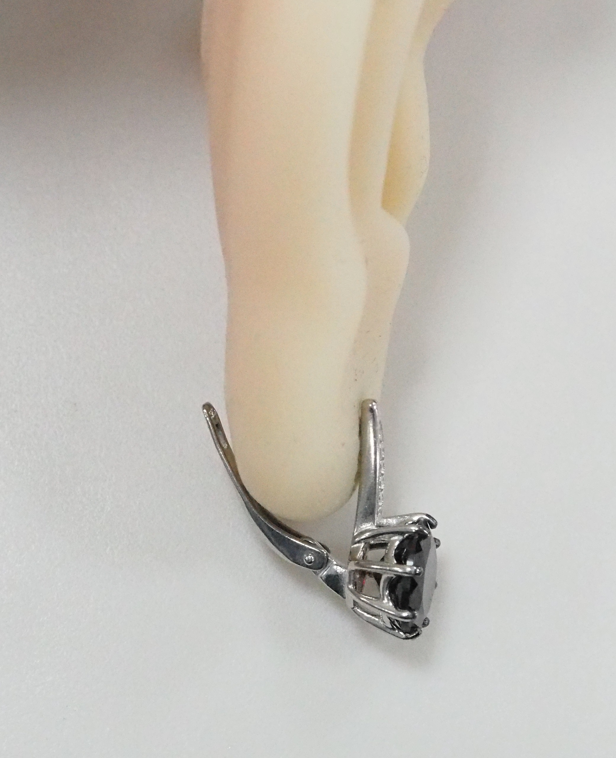 Серебряные серьги с гранатами